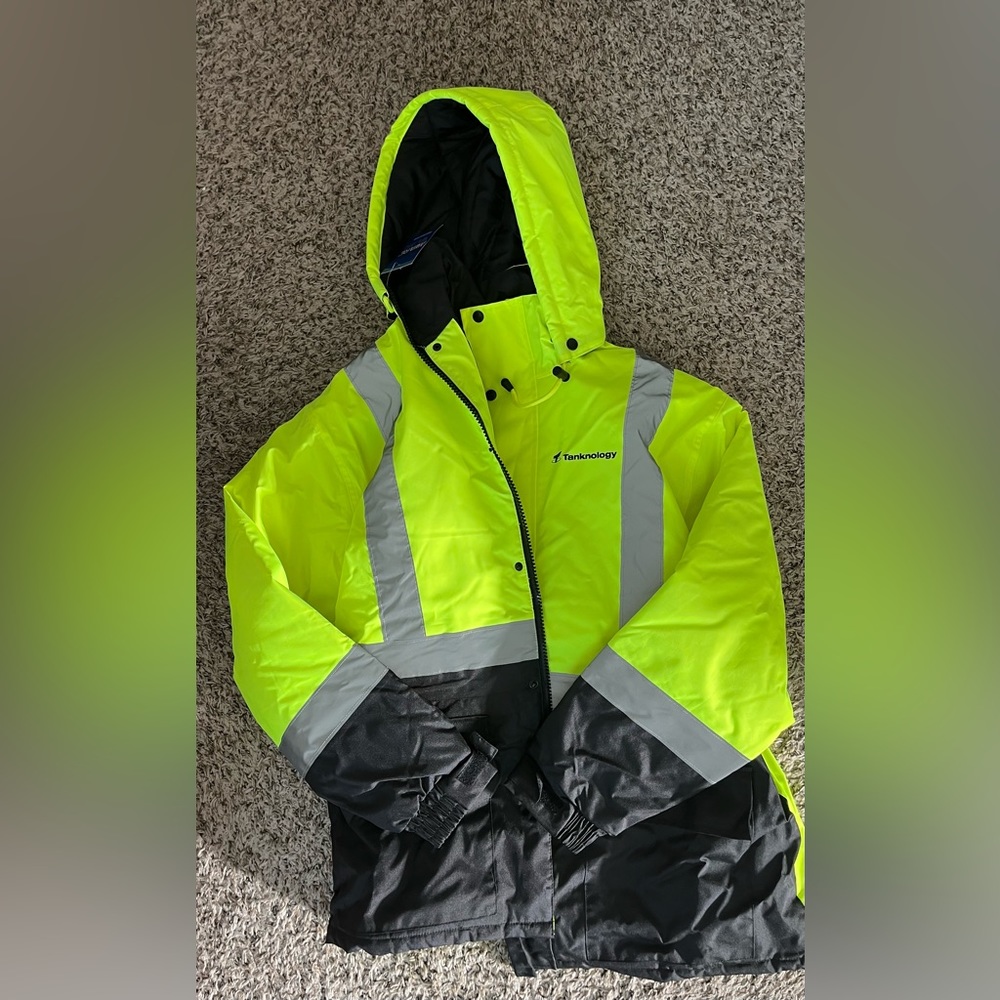 NWT! Tanknology waterproof parka. Size medium.